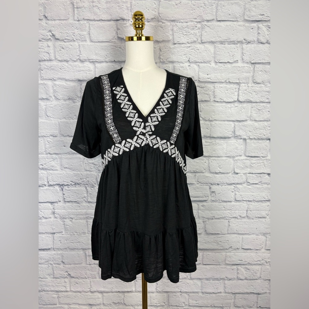NWT Hayden embroidered baby doll top size M